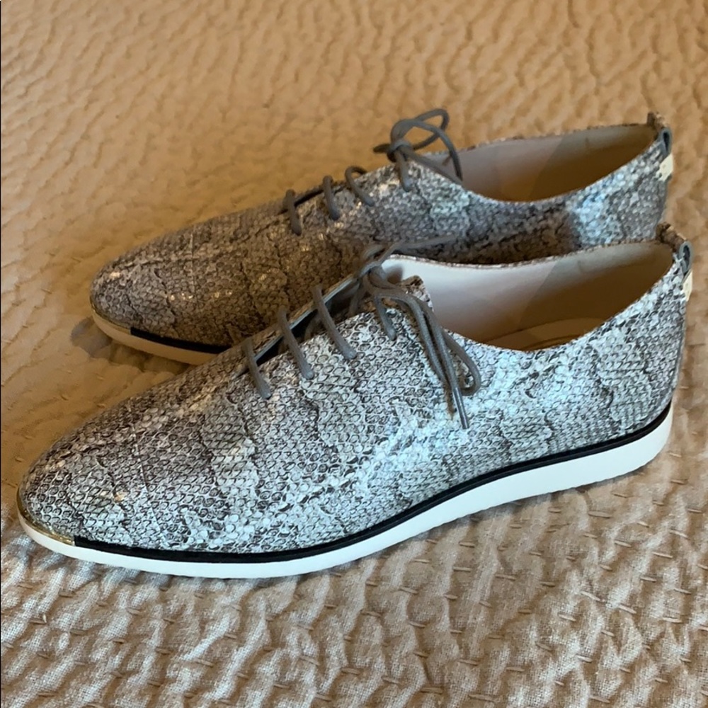 Cole Haan -Size 9B - Grand Ambition LaceUp